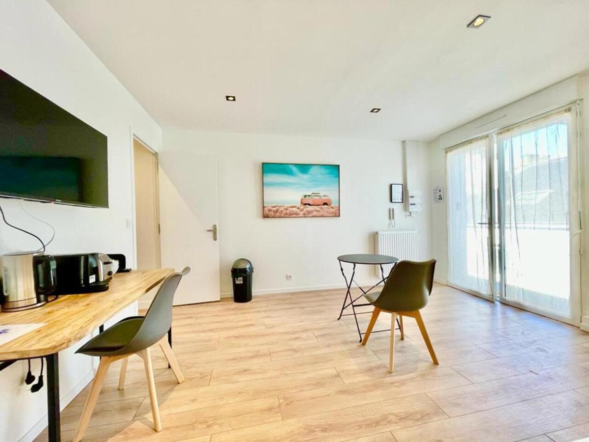 Residence Duguay - Centre Ville - Porte B - Appartements Tout Confort - Neuf - Nouveau Lorient Buitenkant foto